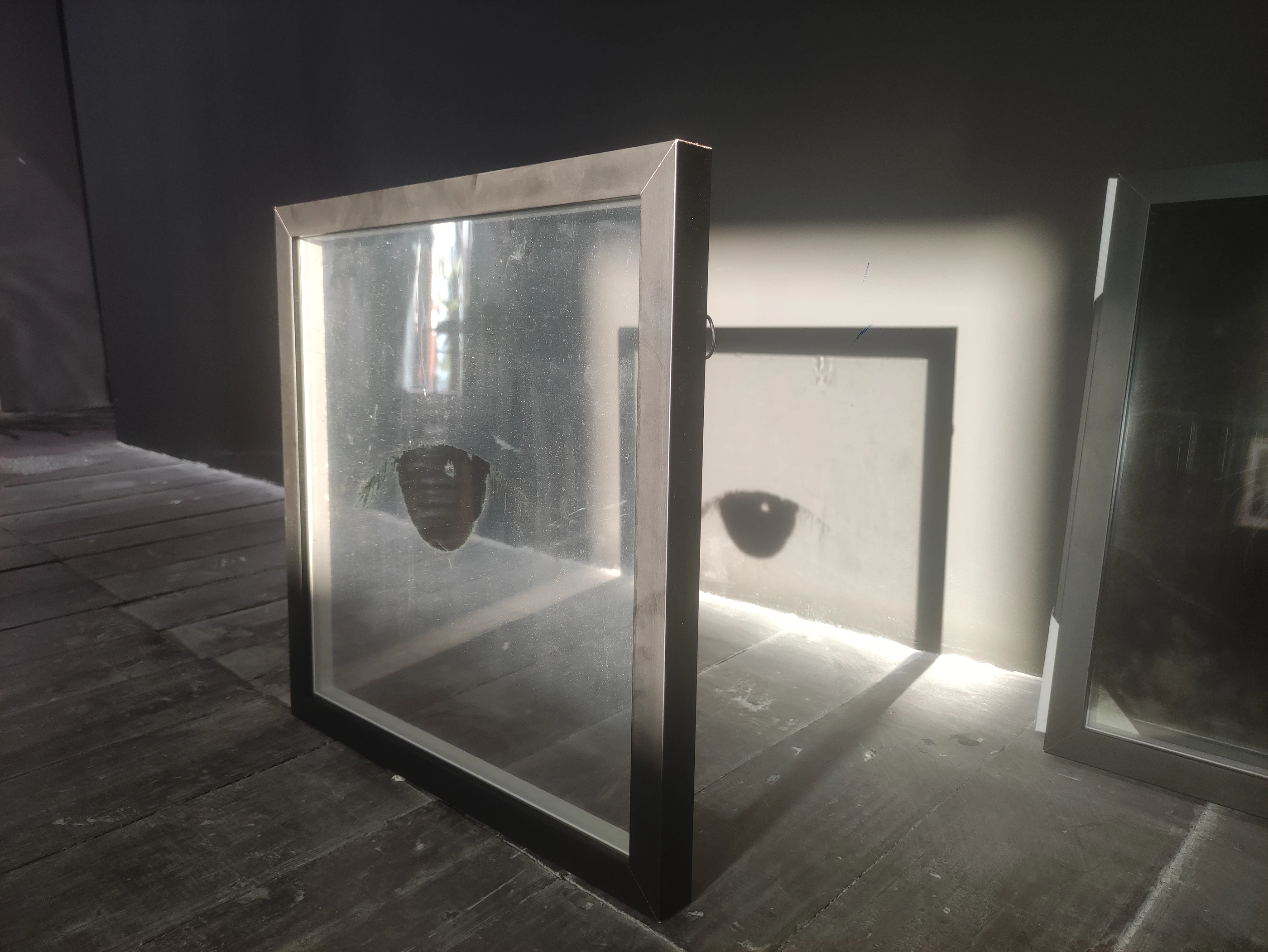 《容器》影像展 · 展厅装置与光影